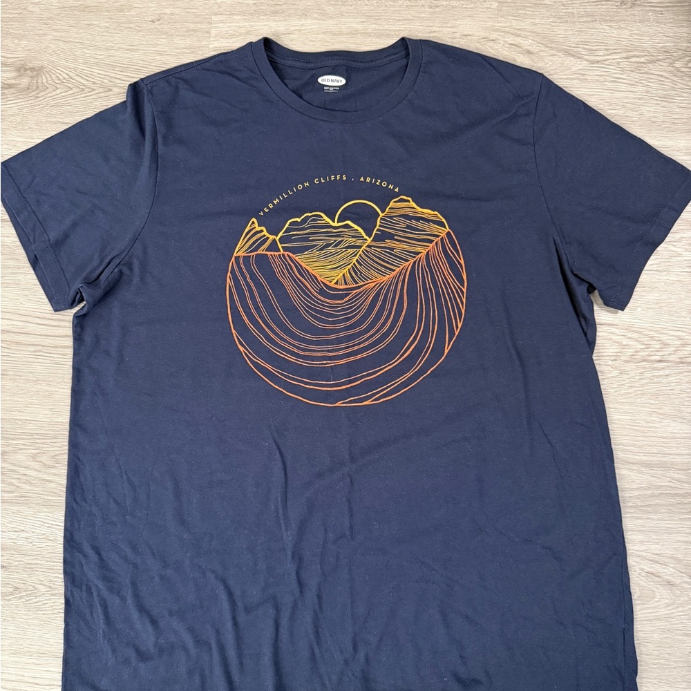 Old Navy, Men’s XXL Graphic Tee- Vermillion Cliffs. Like New-worn maybe once.